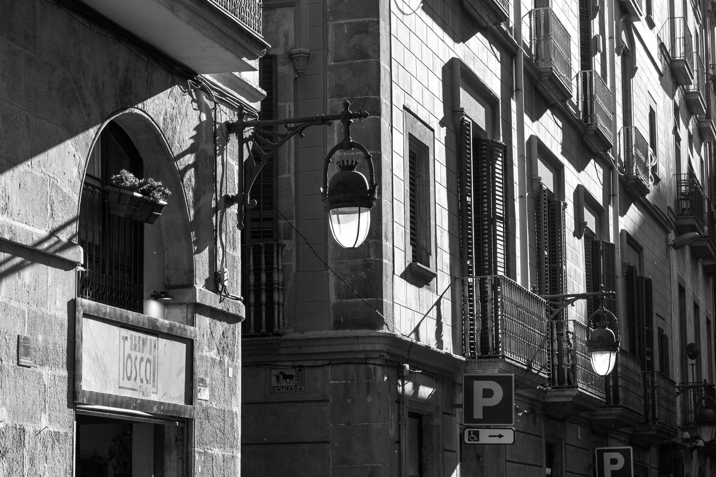 Afternoon sun casting shadows across old buildings in Barcelona.